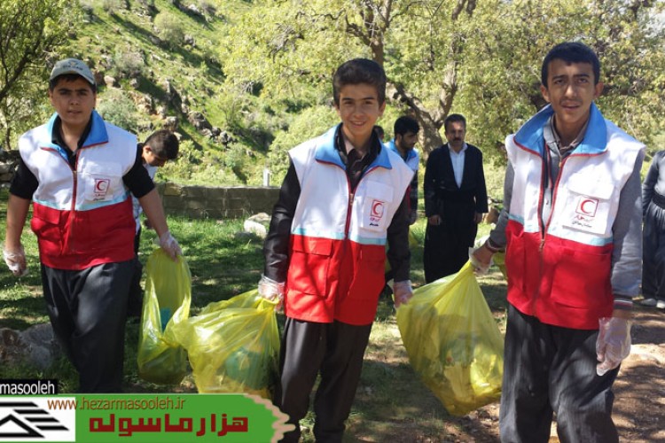  به مناسبت روز جهانی زمین پاک طبیعت منطقه گردشگری سردره پاکسازی شد