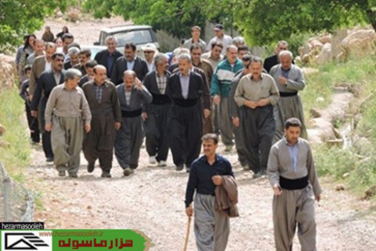  برگزاری همایش پیاده روی بمناسبت گرامیداشت هفته معلم در پاوه 
