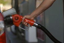 حذف چراغ خاموش سهمیه بنزین 700 تومانی توسط دولت/سهمیه‌های پیشین تا شهریور اعتبار دارد