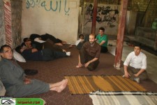 روزه داری در كنار چشمه روستاي خانقاه در روزهای گرم تابستان