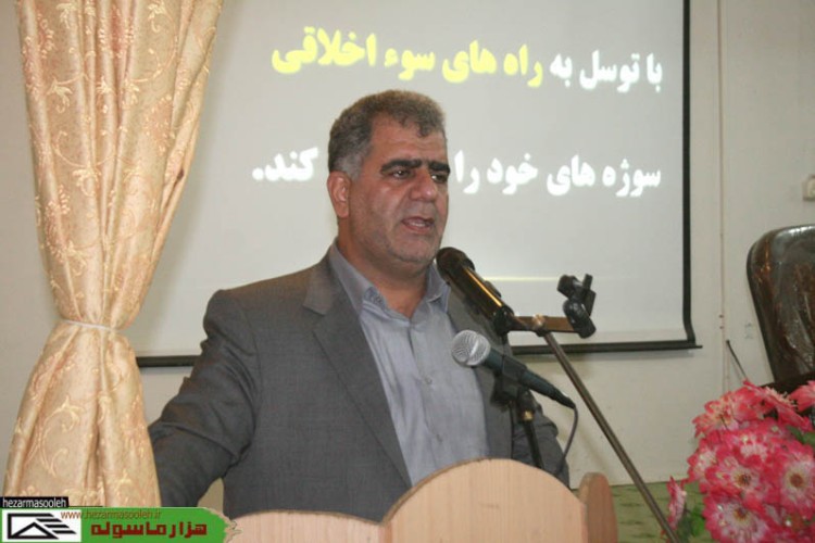امروزه علي رغم تمام تهديدات، تيم مذاكره كننده ما عقب نشيني نكرده است