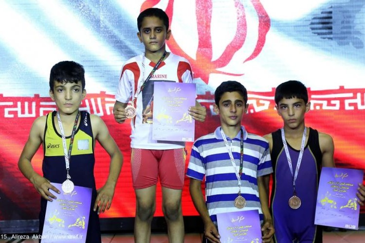 سروش امینی نایب قهرمان مسابقات کشتی فرنگی خردسالان قهرمانی کشور شد