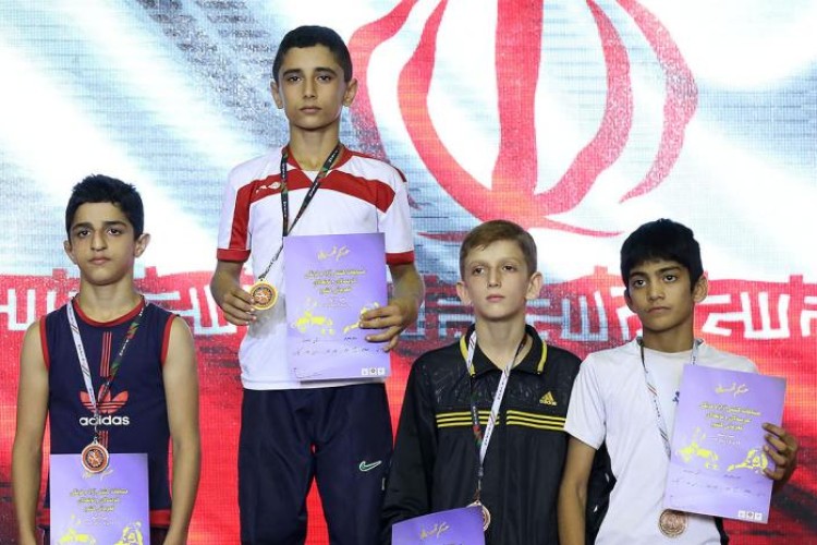 کسب مدال برنز مسابقات کشتی آزاد نونهالان کشور توسط آریز رحیمی