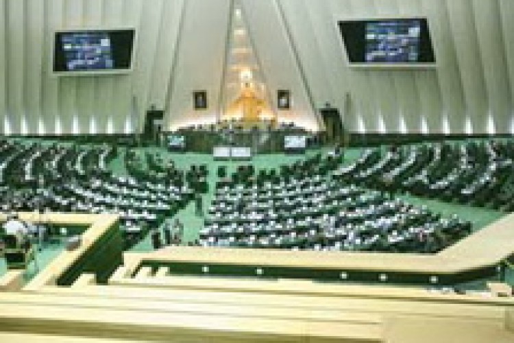 تذکرات کتبی نمایندگان به مسئولان اجرایی/منوچهری: مدیران پروازی نمی خواهیم