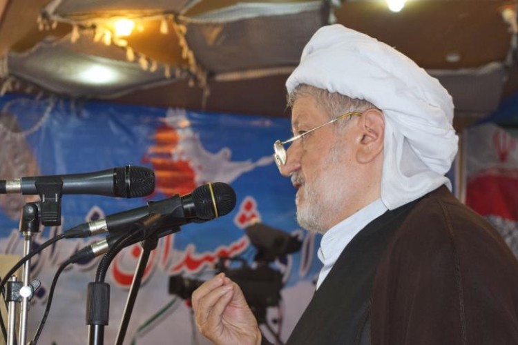 ماموستا قادری: مسئولان زحمات 35 ساله مردم اورامانات را فراموش نکنند