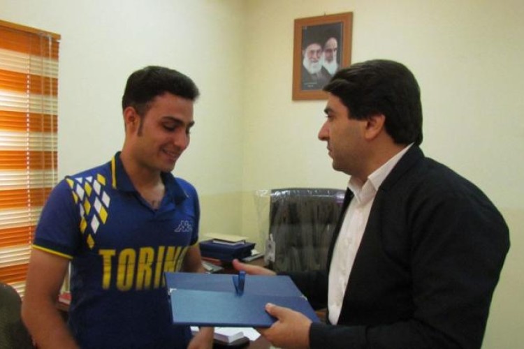 تجلیل از قهرمان دو میدانی کشور