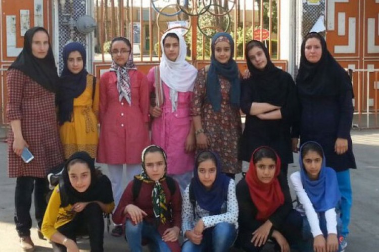 بانوان نونهال والیبالیست شهرستان پاوه به مقام سوم استان دست یافتند