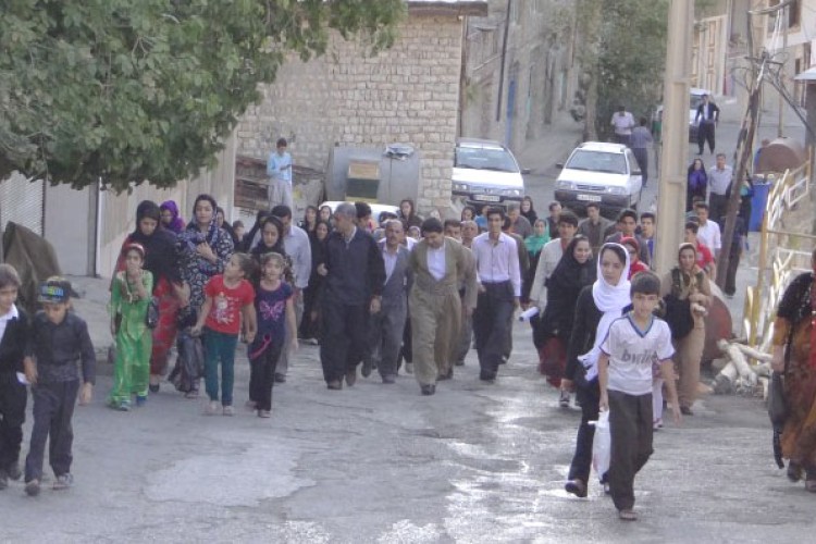 برگزاری همایش پیاده روی در بخش باینگان