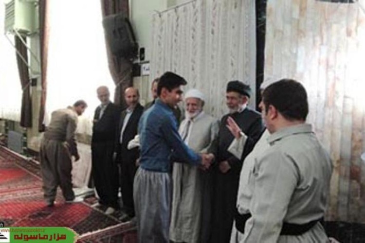 تجلیل از دانش آموزان برگزیده قرآنی و برتر كنكور سال جاري در مسجد جامع پاوه