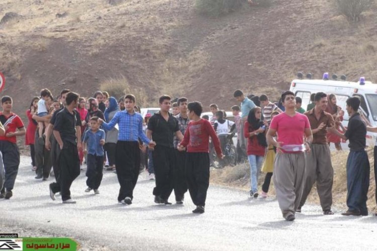 همایش پیاده روی خانوادگی در نوسود برگزار شد