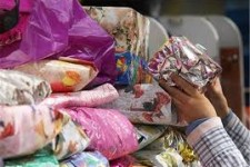 توزيع هدایای غیر نقدی میان دانش آموزان بی بضاعت شهرستان پاوه