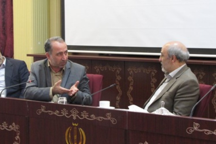 منوچهری:سالنهای ورزشی باید از مزایده خارج و در اختیار هیئت های ورزشی قرارگیرد