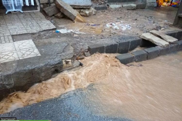 آبگرفتگي معابر شهر پاوه در پي بارش 103 ميلميتري باران + تصاویر
