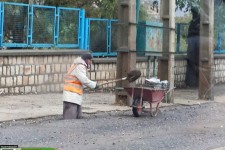 قامت خمیده بلند همتانی که به عشق مردم کمر خود را خم می کنند