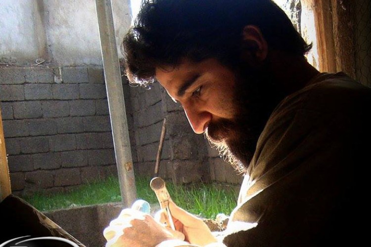 بشیر ناصری در آخرین فعالیت هنری خود مجسمه فرهادِ ثانی را ساخت