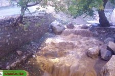 جاری شدن سیل در دره سراب هولی پاوه+تصاویر