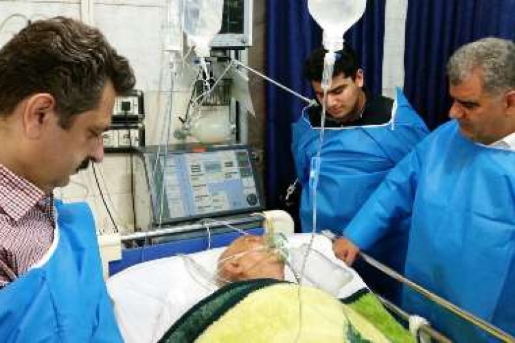 عیادت فرماندار پاوه از خالو حسین کوهکن