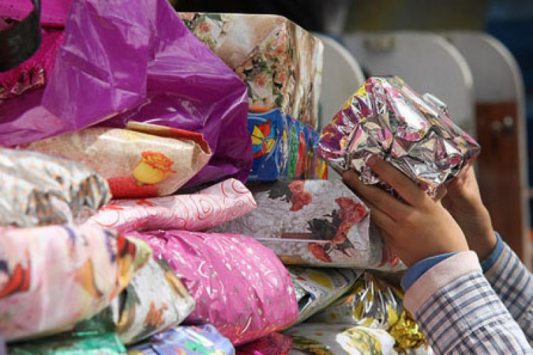 توزیع بیش از 50 میلیون تومان کمک های نقدی و غیر نقدی مرکز نیکو کاری پاوه بین دانش آموزان