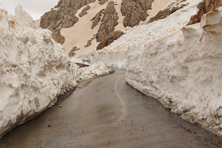 محور ارتباطی پاوه-مریوان در گردنه تته بازگشایی شد/تا شروع مجدد بارش ها، تردد با زنجیر چرخ امکان پذیر است