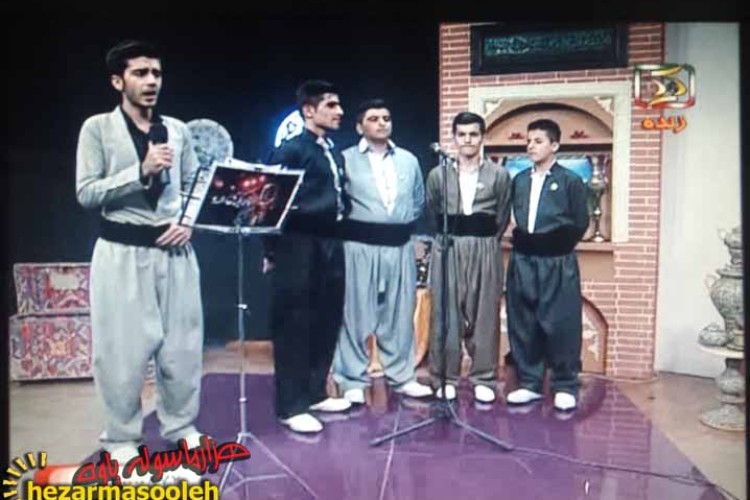 فیلم اجرای گروه مولودی خوانی ذاکرین پاوه در برنامه "چریکه شو"