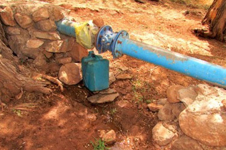 قطعی آب شرب روستای نوریاب و به وجود آمدن مشکلات خاصی برای مردم این روستا