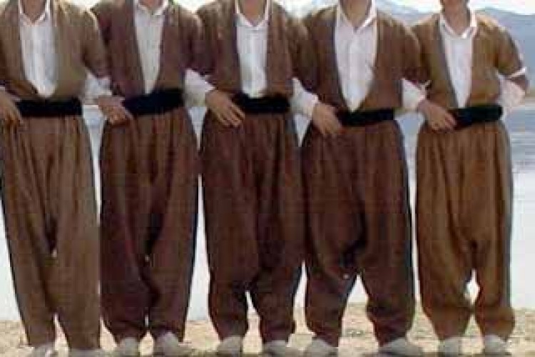 چوخه رانک پوششی از قدیمی ترین لباس سنتی اصیل کردستان