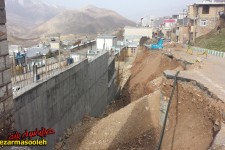 ایجاد مشکلاتی برای مردم همچنان با درست نشدن دیوار بنیاد مسکن/ پروژه‌ ی یک هفته ای، که بیش از سه ماه هم به بهره برداری نرسیده است+فیلم