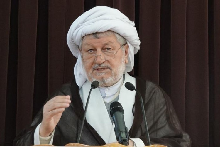 امام جمعه پاوه:نباید با وجود 12 سال تحریم ایران از جانب غربی ها، به تبسم آنان خوشحال باشیم