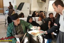 گزارش تصویری از توزیع شیرینی در بیمارستان قدس پاوه