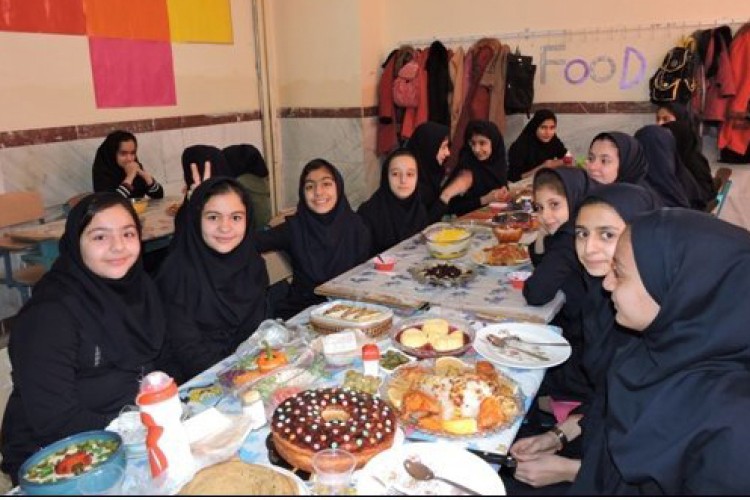 جشنواره غذاهای بومی و محلی در مدرسه حضرت خدیجه پاوه برگزار شد+تصاویر