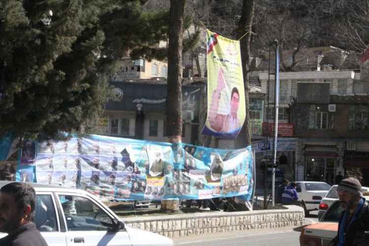 بررسی روش‌های تبلیغات انتخاباتیِ نامزدهای مجلس شورای اسلامی/از دادن شام های سنگین به مردم تا وعده های حل مشکلات آنان