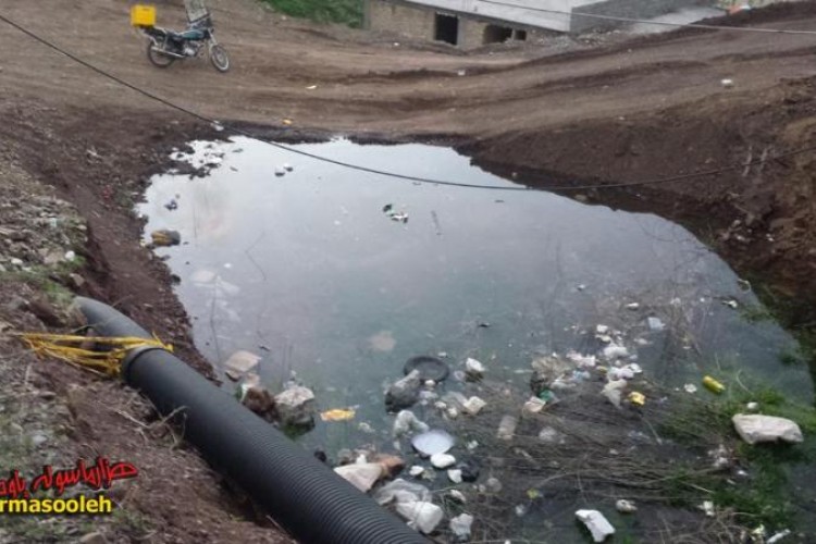 هدر رفت آب شرب شهر پاوه در شهرک نهضت/وقتی که امور آبفای پاوه به مراجعات مردمی بی توجه می شوند