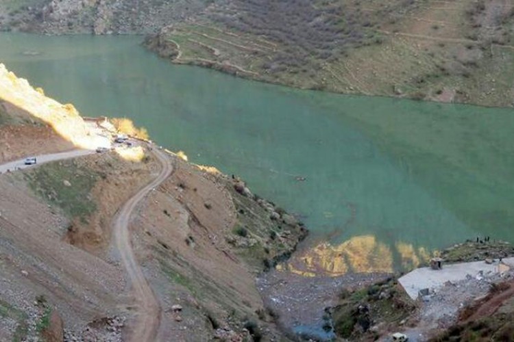 اهالی این روستاها خواهان احداث جاده ای جدید در ترازی بالاتر از سد داریان جهت تردد با پاوه هستند