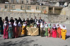 برگزاری مراسم "سفره سالم ،هوای سالم و روحیه سالم" در روستای شمشیر