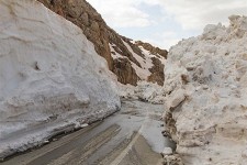 تا پایان حوزه استحفاظیه شهرستان پاوه در گردنه تته برف روبی شده است