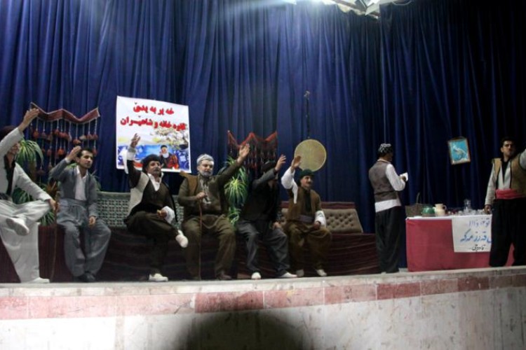 قهوه خانه شاعران با استقبال شهرواندان برگزار شد+تصاویر