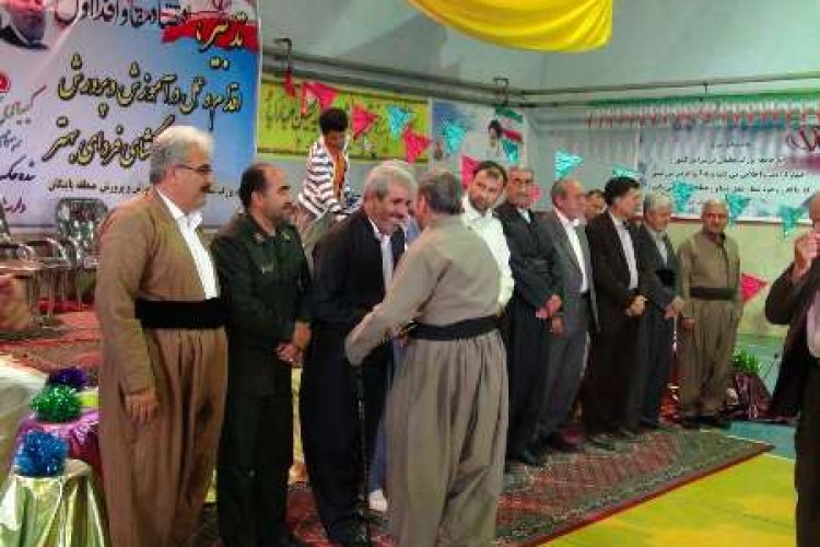 مراسم تجليل از معلمان نمونه بخش باينگان برگزار شد