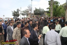 اعتراض پارچه فروشان شهر پاوه نسبت به نحوه بارگیری اجناس در مرز شوشمی/فرماندار پاوه: مشکل طرف عراقی است که پای کار نمی آید