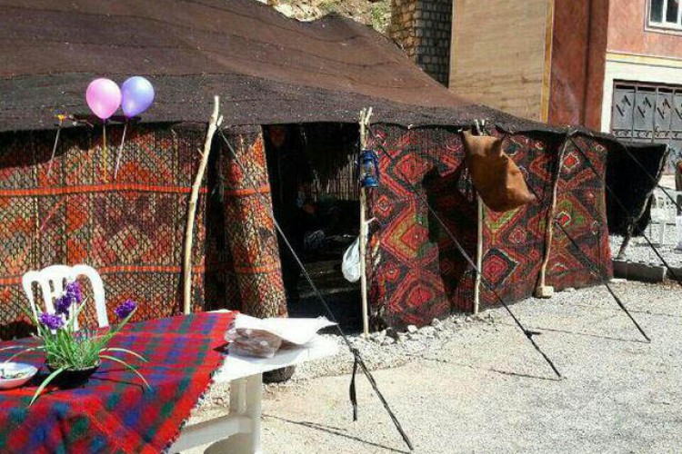 استقبال از همشهریان با پخت نان و کلوچه محلی و عرضه محصولات لبنی توسط گروه نیک اندیشان باینگان