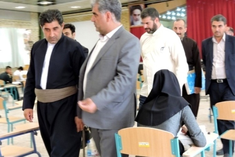 بازدید نماینده مردم اورامانات از حوزه برگزاری آزمون سراسری 95 در پاوه