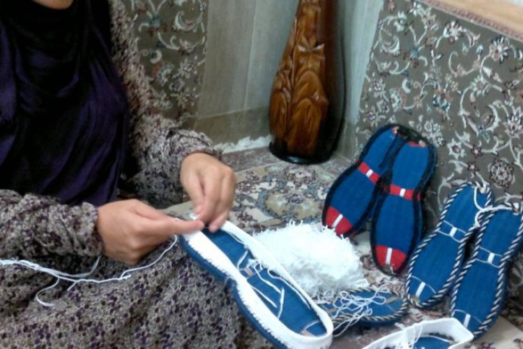 تجلی اقتصاد مقاومتی در هنر دست بانوان پاوه ای