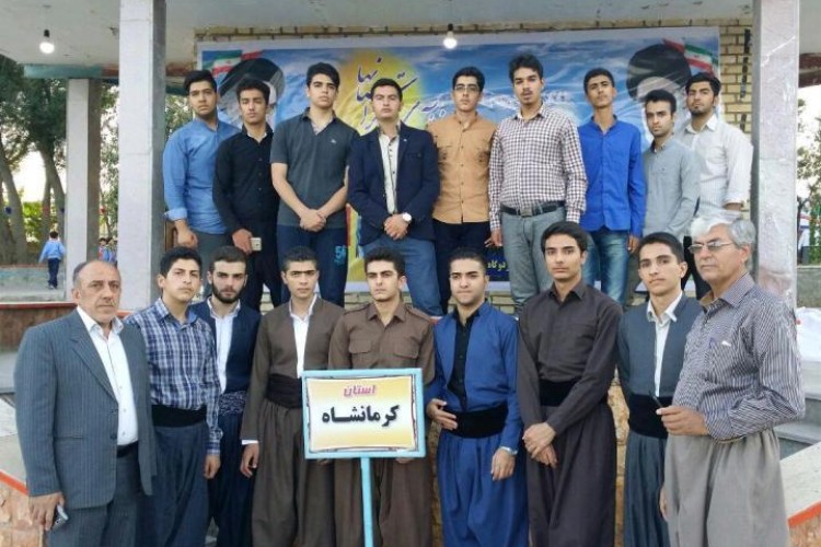 بازگشت دانش آموزان پاوه ای از همایش دانش‌آموزی برتر کشوری