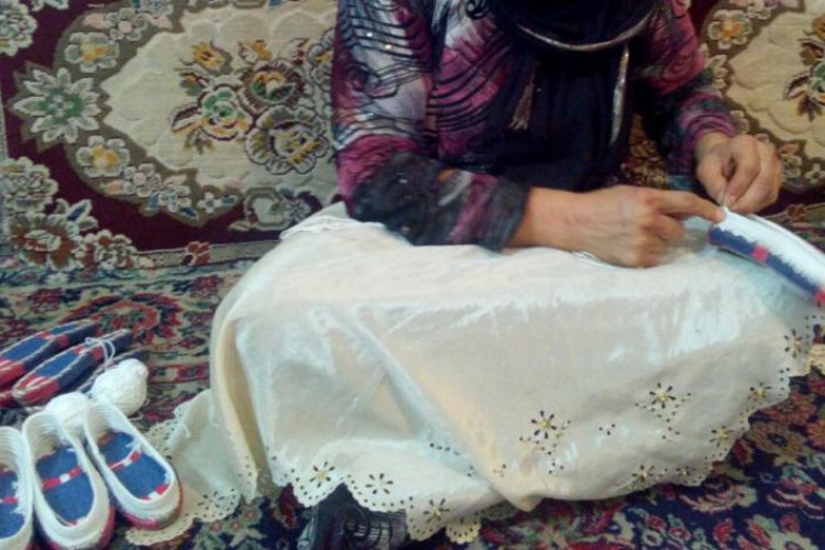 تجلی اقتصاد مقاومتی با تولید صنایع دستی در پاوه