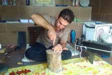 حمایت مسئولان از گیوه بافی در اورامانات لازم و ضروری است