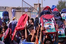 توزیع 200 بسته لوازم التحریر و کیف بین دانش آموزان بی بضاعت پاوه