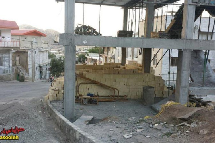 ساخت بناهای ساختمان بر روی جداول خیابان/وقتی که پیاده رو و فضای سبز توسط شهرداری به فروش می رسد