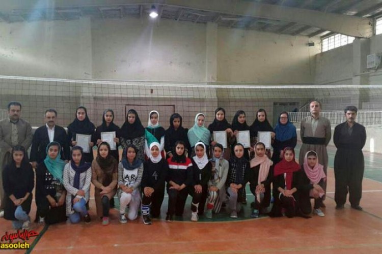 تجلیل انجمن پشتیوان از والیبالیست های نوجوان دختر شهرستان پاوه