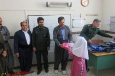 اهدای لوازم‌ مدرسه به دانش‌آموزان بی‌بضاعت منطقه نوسود با همت سپاه ناحیه پاوه