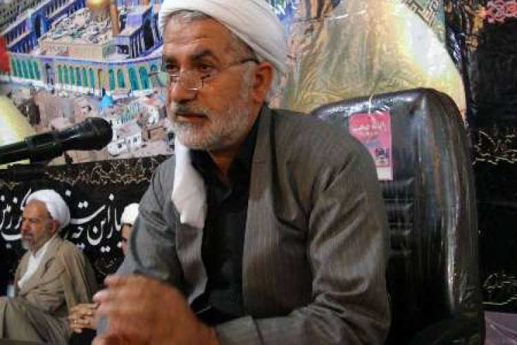 یکی از روحانیان اهل سنت پاوه: احترام به اهل بیت پیامبر (ص) واجب است