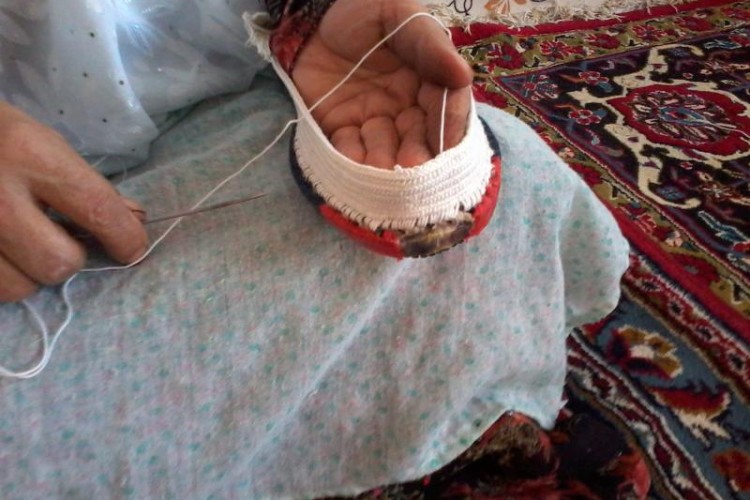 تجلی اقتصاد مقاومتی با تولید گیوه در پاوه